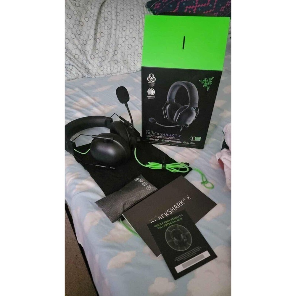 Razer BlackShark V2 Gaming Headset: THX 7.1 Spatial Surround Sound
